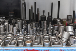 汽车配件全解析 种类、功能与选购指南